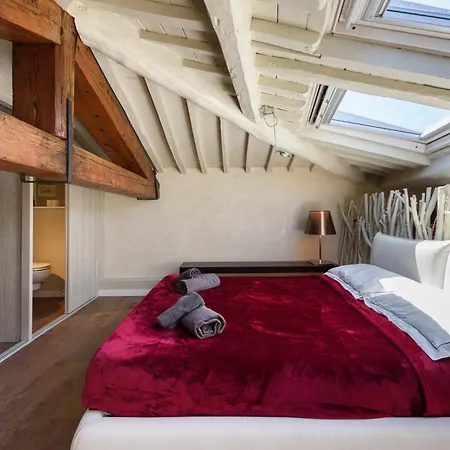 Golden Luxe - Botero Loft Design Penthouse Пьетразанта