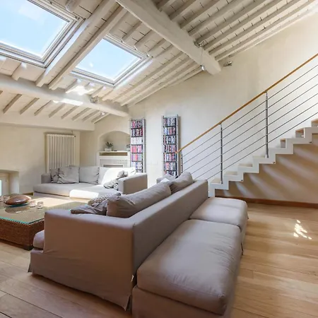 Апартаменты Golden Luxe - Botero Loft Design Penthouse Пьетразанта