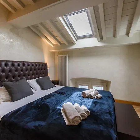 Golden Luxe - Botero Loft Design Penthouse * Пьетразанта