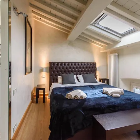 Апартаменты Golden Luxe - Botero Loft Design Penthouse Пьетразанта