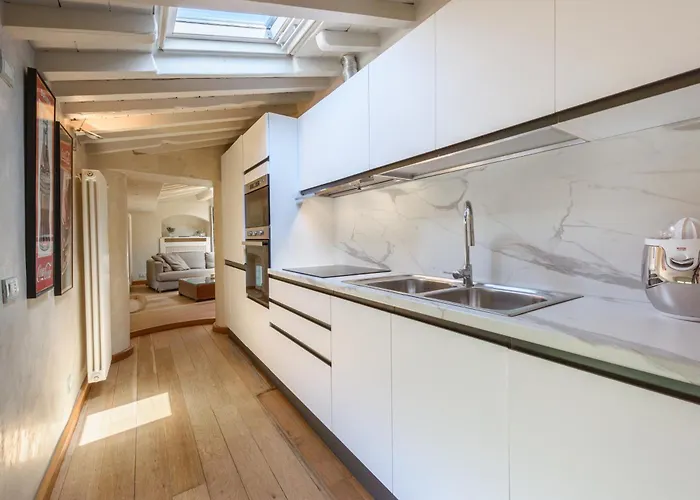 Golden Luxe - Botero Loft Design Penthouse Apartamento Pietrasanta